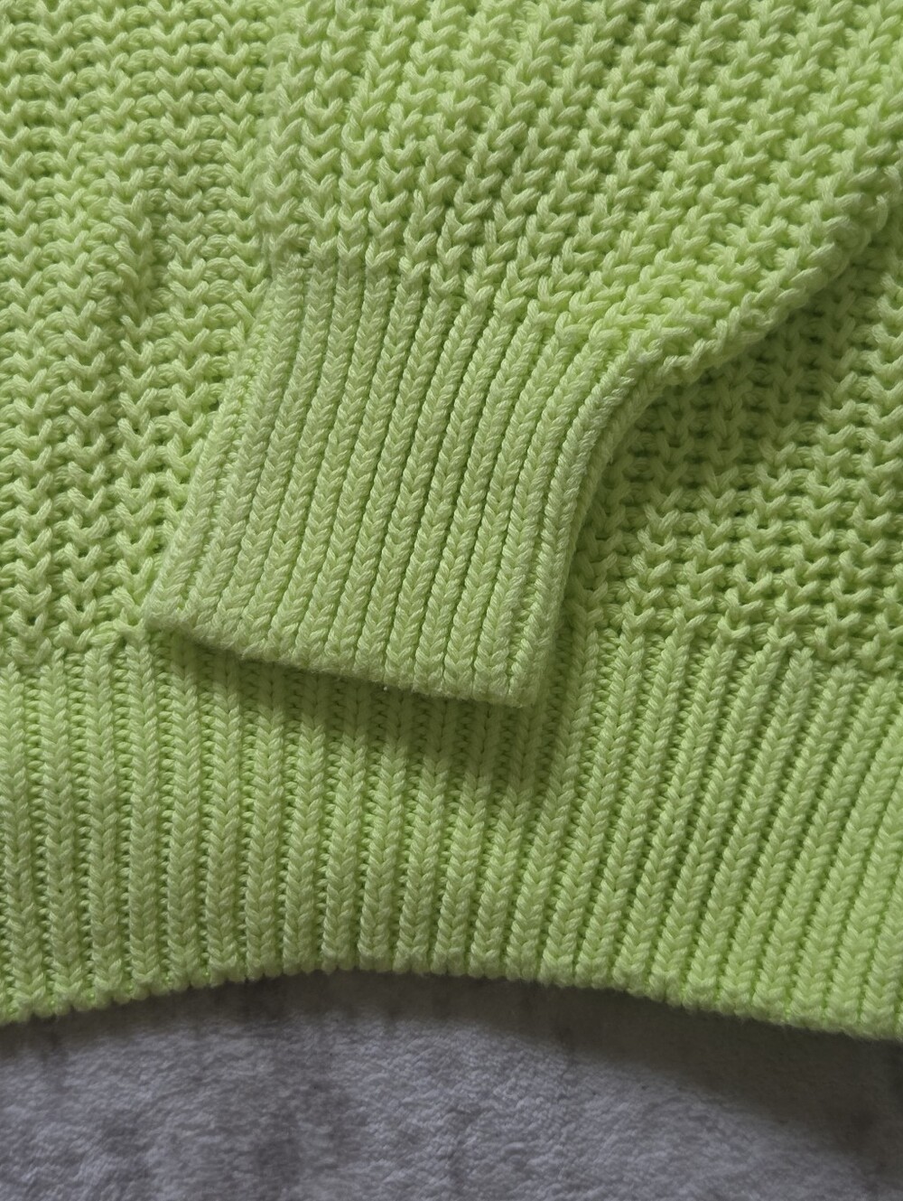PINK Victoria's Secret Vibrant Lime Sweatersize large Brand New Without Tags - Picture 4 of 5